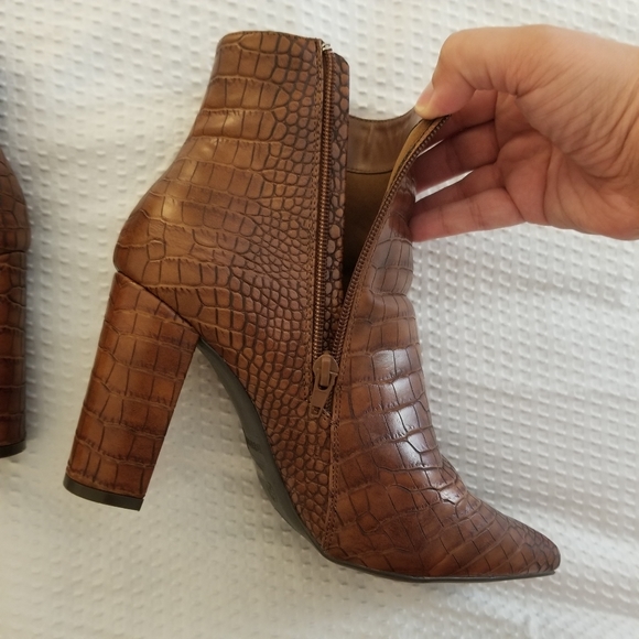 Faux Alligator Skin Pointed Toe Ankle Boots - Picture 4 of 8